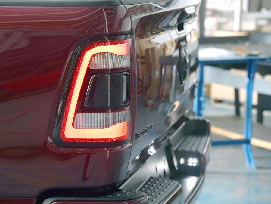 Детали экстерьера Ram 1500 Sport Crew Cab (DT) 2018 года  (CA) (фото 21 из 40)